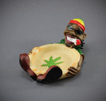 Rasta Man Aschenbecher liegender Rastamann mit Joint und Hanfblatt Ashtray