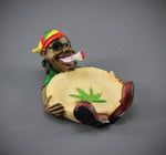 Rasta Man Aschenbecher liegender Rastamann mit Joint und Hanfblatt Ashtray