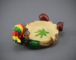 Rasta Man Aschenbecher liegender Rastamann mit Joint und Hanfblatt Ashtray