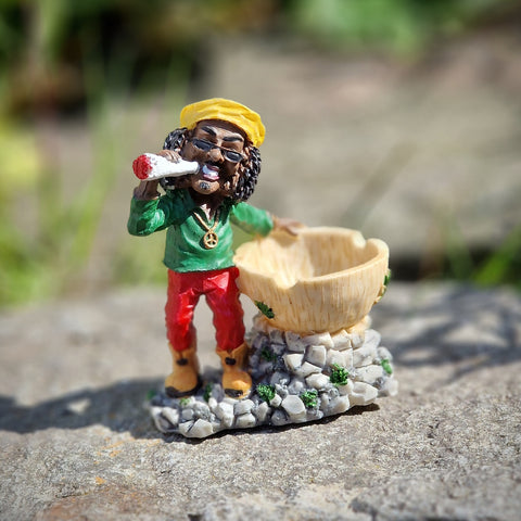 Rasta Man Aschenbecher stehender Rastamann mit Joint und Hanfblatt Ashtray