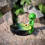 bongrauch Aschenbecher Alien mit Hanfblatt und Joint grün