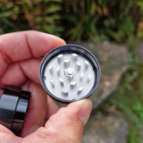 Mini Grinder aus Metall mit CNC-gefrästem Mahlwerk